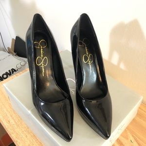 Jessica Simpson black pumps